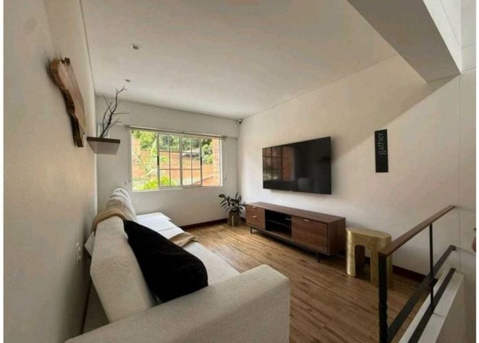 Casa de 3 alcobas en venta en Loma De Las Brujas, Envigado, 200 m² · foto 7 de 11