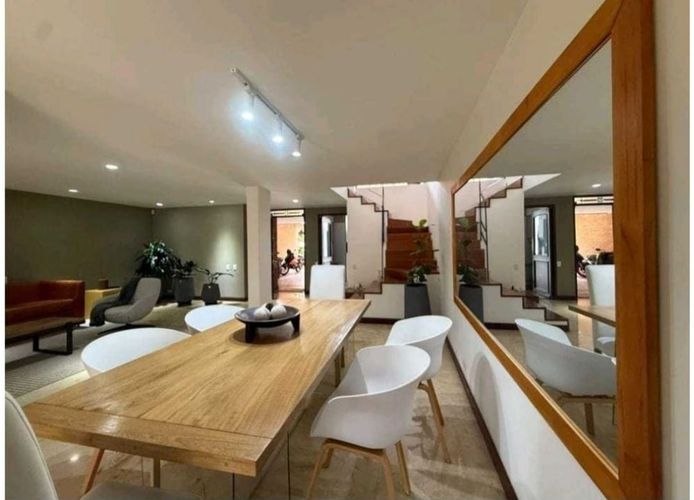 Casa de 3 alcobas en venta en Loma De Las Brujas, Envigado, 200 m² · foto 5 de 11