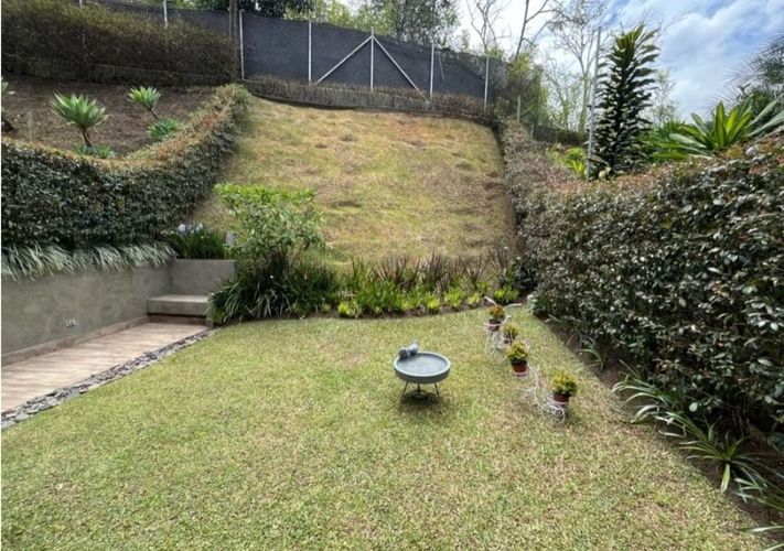 Casa de 3 alcobas en venta en Loma Del Chocho, Envigado, 220 m² · foto 11 de 16