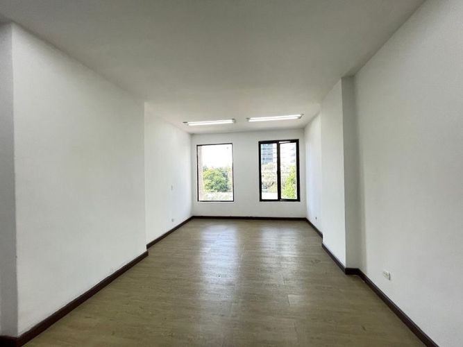 Oficina en arriendo en El Poblado, Medellín, 105 m² · foto 9 de 10