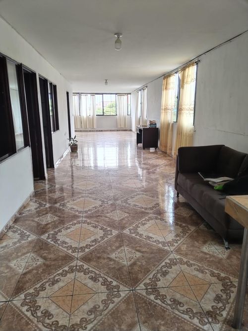 Casa de 8 alcobas en venta en La Gran Colombia, Cali, 450 m² · foto 3 de 24
