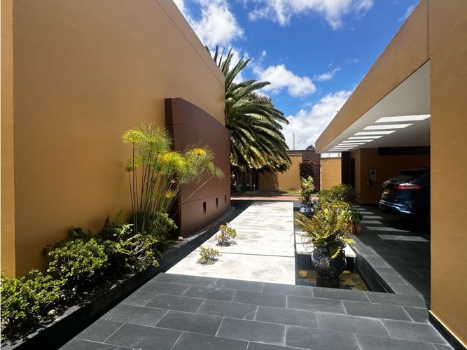 Casa de 4 alcobas en venta en Fonquetá, Chía, 410 m² · foto 2 de 21