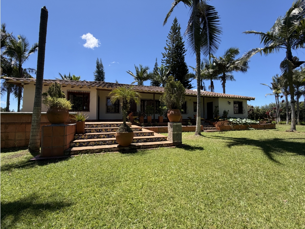 4BR Country House in San Antonio de Pereira (200 m²) for Sale