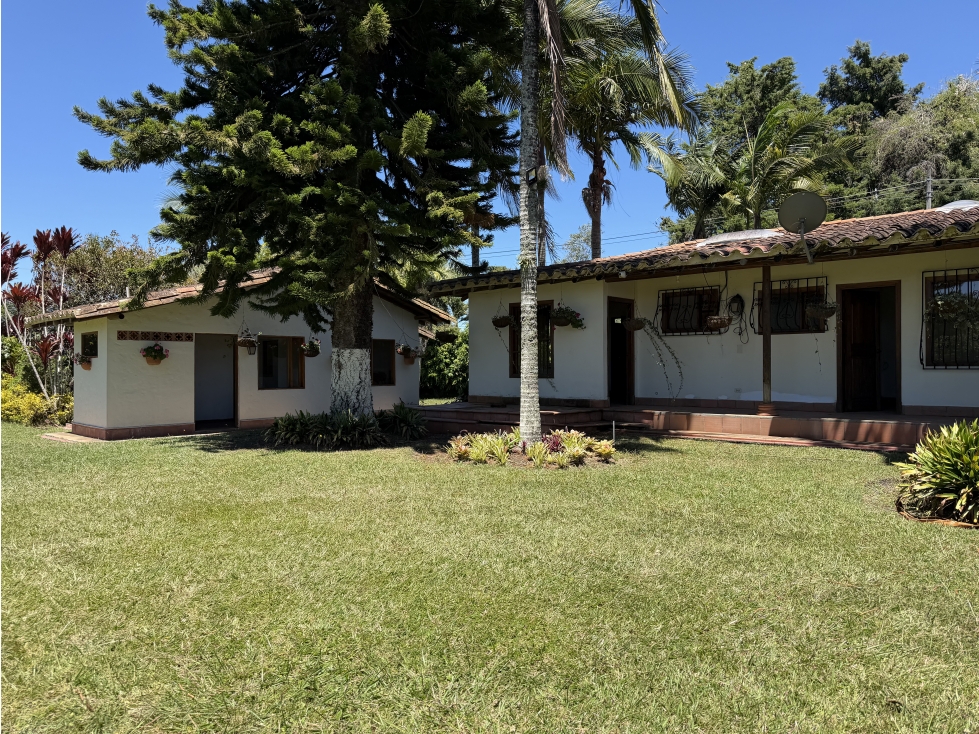 4BR Country House in San Antonio de Pereira (200 m²) for Sale - 2