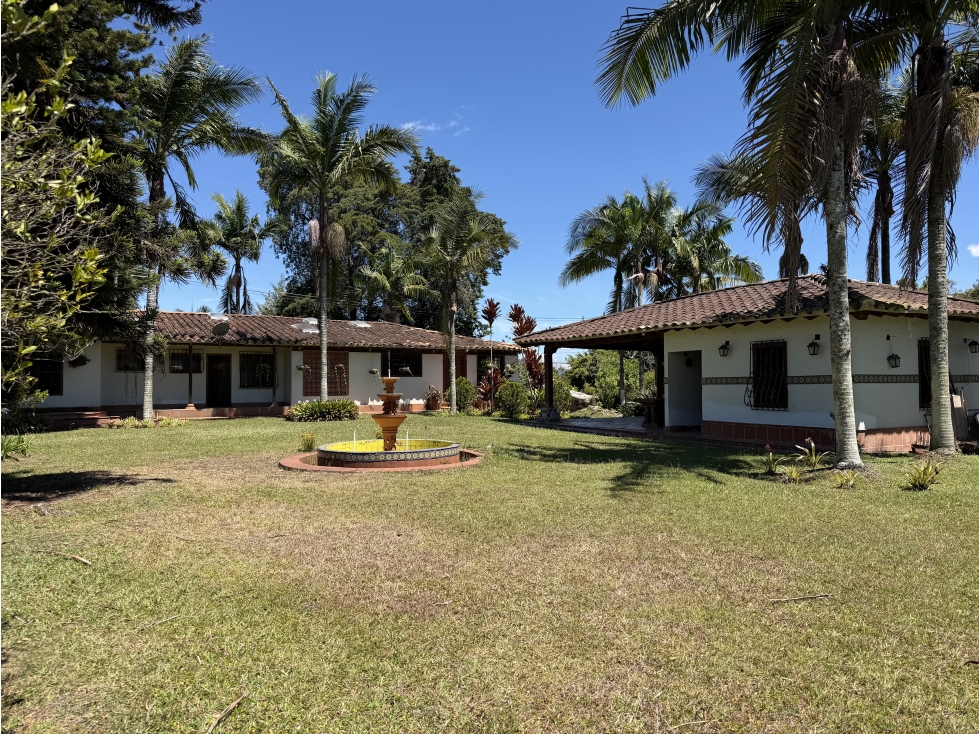 4BR Country House in San Antonio de Pereira (200 m²) for Sale - 4
