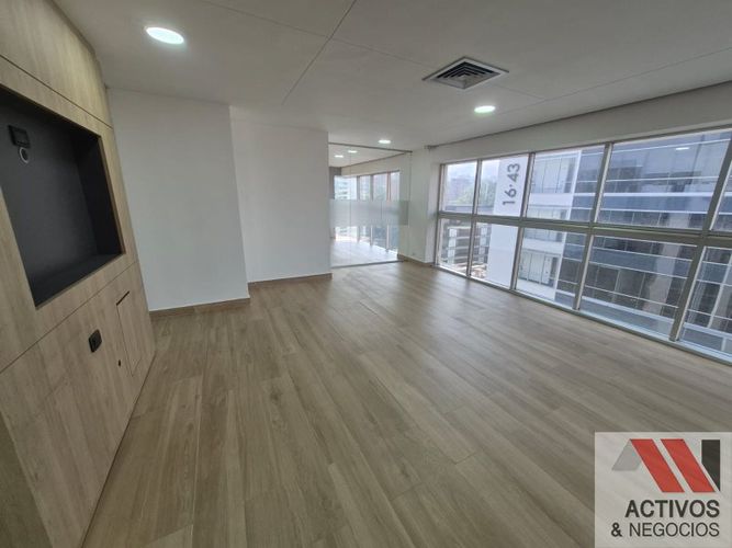Oficina en arriendo en El Diamante No. 2, Medellín, 246 m² · foto 6 de 8