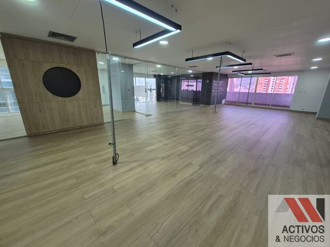 Oficina en arriendo en El Diamante No. 2, Medellín, 246 m² · foto 7 de 8