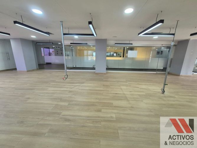 Oficina en arriendo en El Diamante No. 2, Medellín, 246 m² · foto 8 de 8