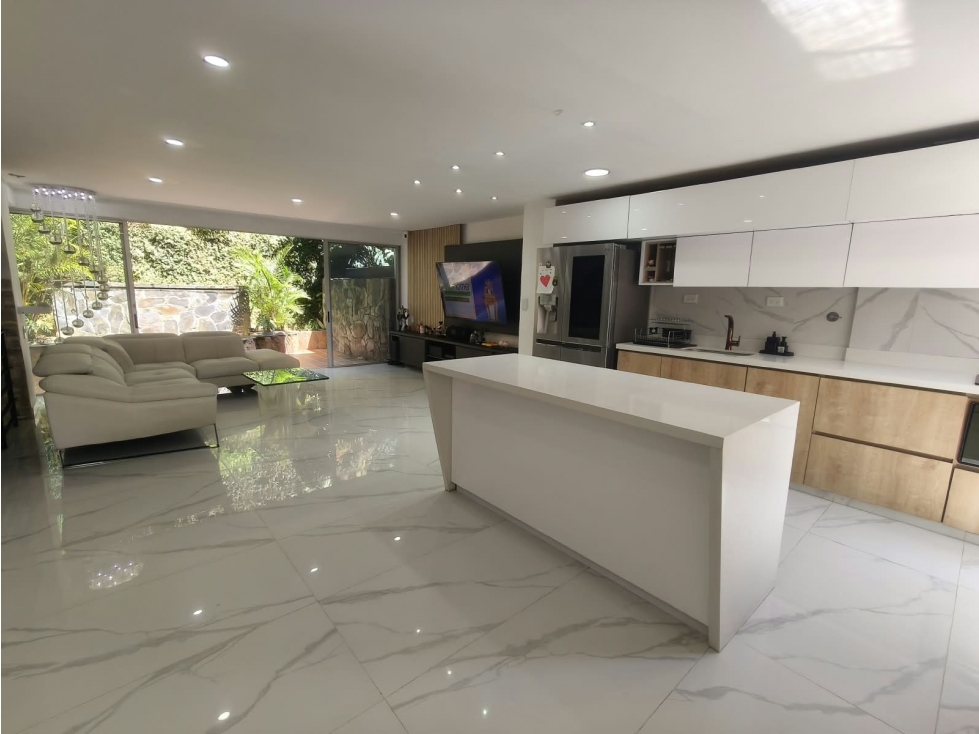 Casa en Arriendo en Altos del poblado, Medellín