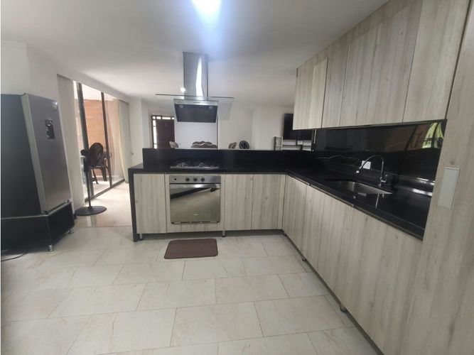 Casa de 5 alcobas en venta en Altos Del Poblado, Medellín, 480 m² · foto 5 de 24