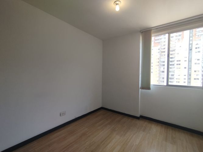 Apartamento de 3 alcobas en arriendo en El Poblado, Medellín, 87 m² · foto 11 de 16
