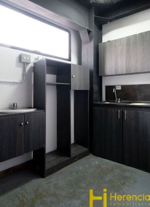 Bodega en arriendo en Campo Amor, Medellín, 100 m² · foto 2 de 10