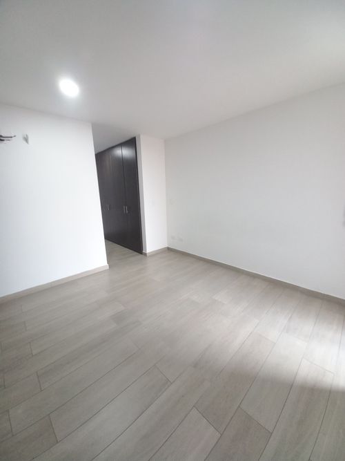 Apartamento de 3 alcobas en venta en Picaleña Y Mirolindo, Ibagué, 98 m² · foto 8 de 24