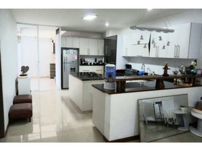 Casa de 5 alcobas en venta en El Bosque, Cali, 425 m² · foto 5 de 24