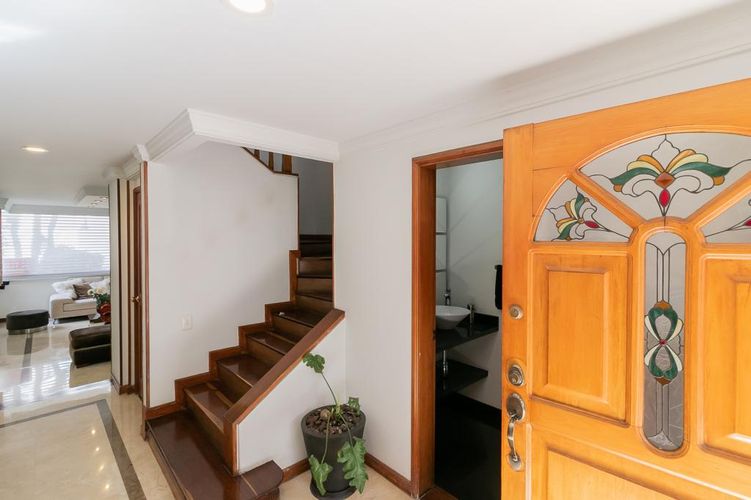 Casa de 5 alcobas en venta en Sotileza, Bogotá, 266 m² · foto 2 de 24