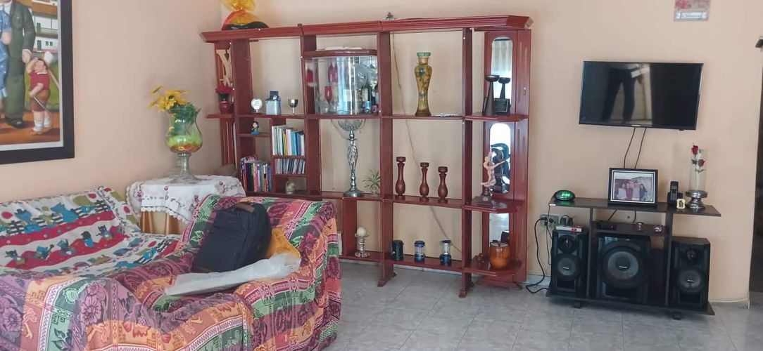 Casa de 6 alcobas en venta en Los Alpes, Cartagena, 409 m² · foto 3 de 9