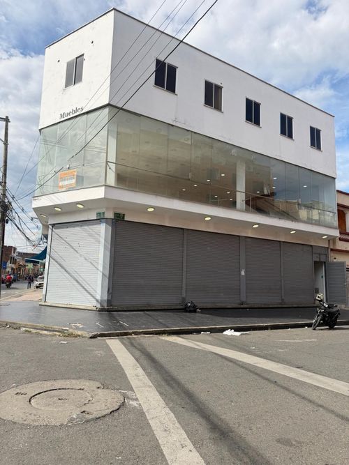 Local en arriendo en Bretaña, Cali, 358 m² · foto 2 de 24