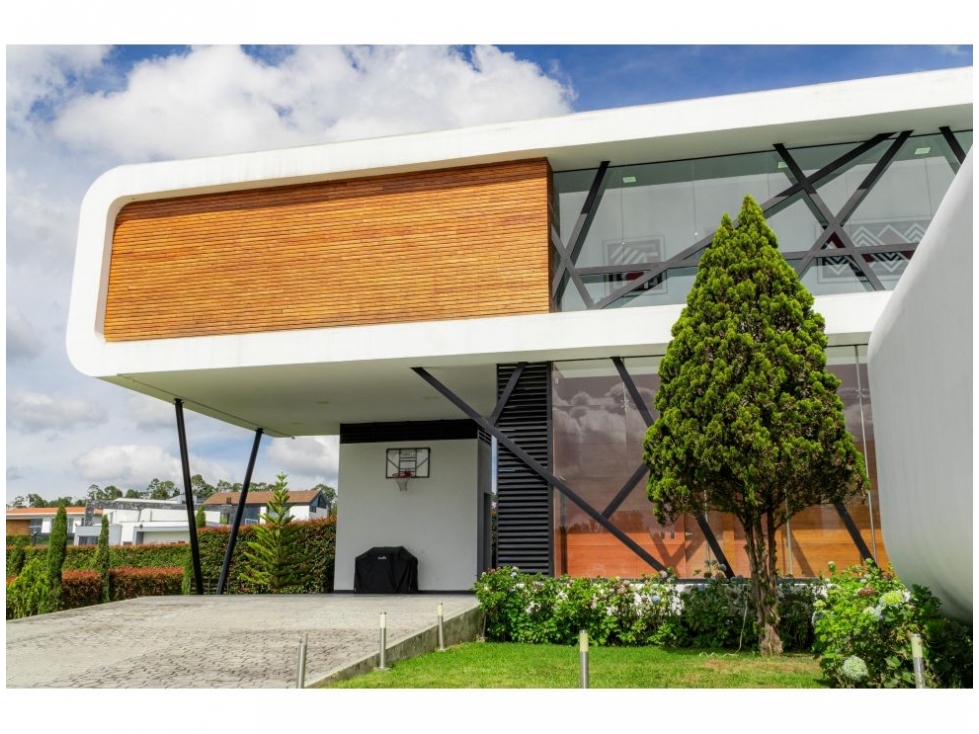 4BR House in El Poblado (1783 m²) for Sale - 2