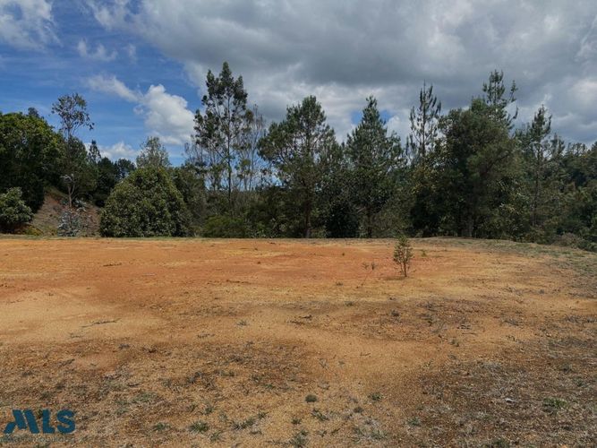 Lote en venta en Pantanillo, Envigado, 15800 m² · foto 3 de 8