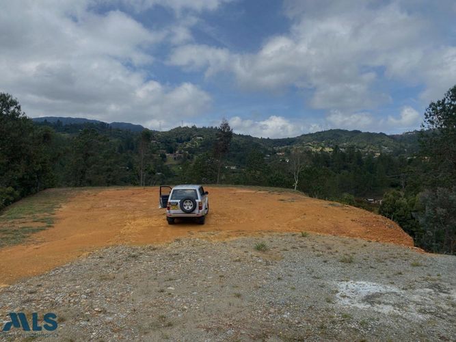 Lote en venta en Pantanillo, Envigado, 15800 m² · foto 4 de 8
