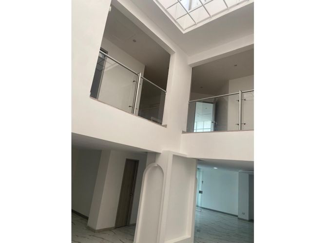 Edificio en arriendo en Santa Monica, Cali, 425 m² · foto 2 de 14