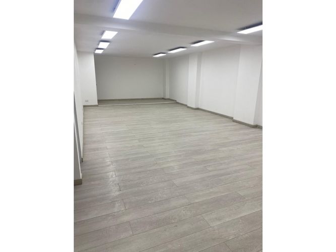 Edificio en arriendo en Santa Monica, Cali, 425 m² · foto 8 de 14