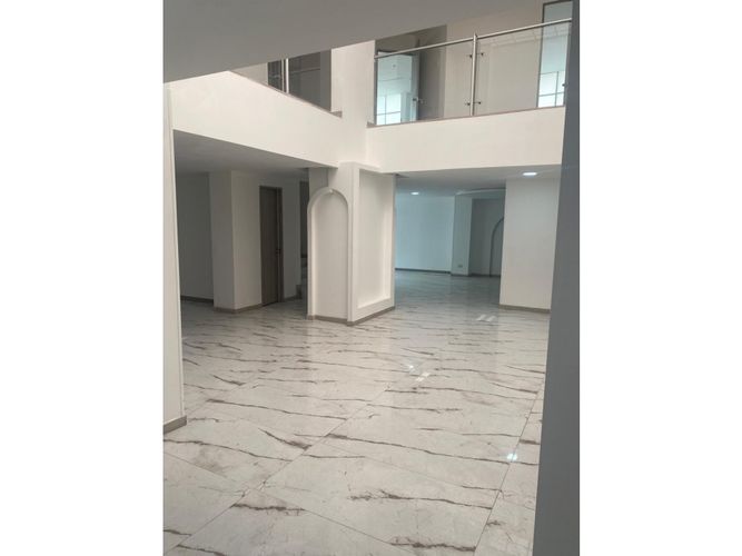 Edificio en arriendo en Santa Monica, Cali, 425 m² · foto 10 de 14