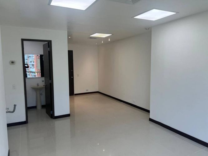 Oficina en arriendo en El Tesoro, Medellín, 34 m² · foto 13 de 16