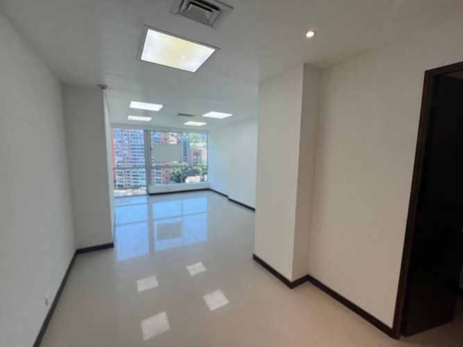 Oficina en arriendo en El Tesoro, Medellín, 34 m² · foto 3 de 16
