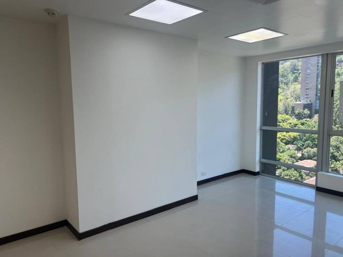 Oficina en arriendo en El Tesoro, Medellín, 34 m² · foto 4 de 16