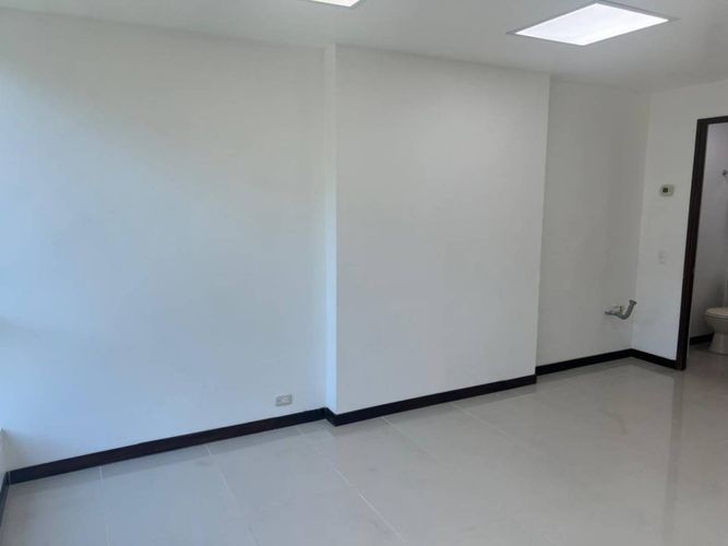 Oficina en arriendo en El Tesoro, Medellín, 34 m² · foto 9 de 16
