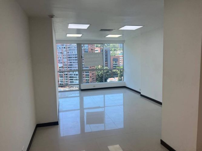 Oficina en arriendo en El Tesoro, Medellín, 34 m² · foto 2 de 16