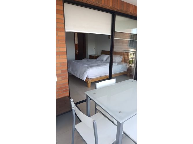 Apartamento de 2 alcobas en venta en Granada, Cali, 110 m² · foto 2 de 4
