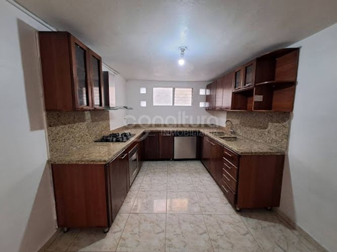 Casa de 3 alcobas en venta en El Paraiso, Bello, 204 m² · foto 2 de 22