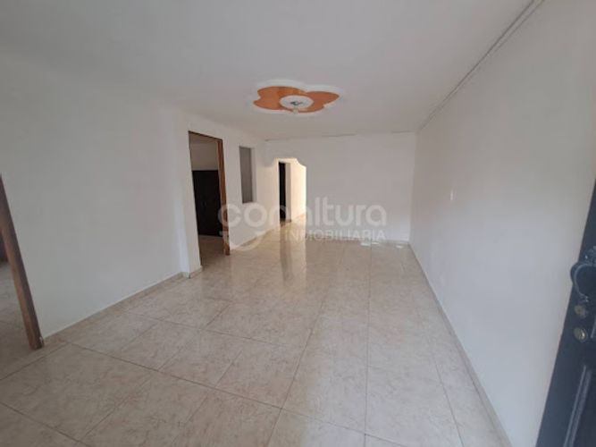 Casa de 3 alcobas en venta en El Paraiso, Bello, 204 m² · foto 5 de 22
