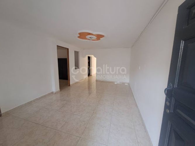 Casa de 3 alcobas en venta en El Paraiso, Bello, 204 m² · foto 6 de 22