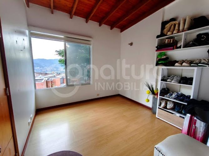 Casa de 3 alcobas en venta en Las Palmas, Medellín, 183 m² · foto 6 de 17