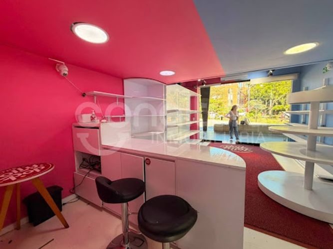 Local en venta en Los Colores, Medellín, 28 m² · foto 3 de 8