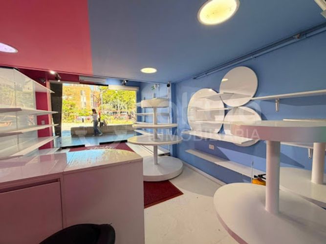 Local en venta en Los Colores, Medellín, 28 m² · foto 5 de 8