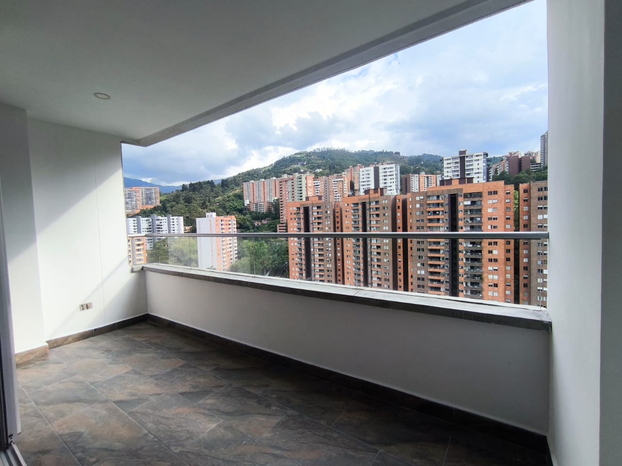 Apartamento en venta en Señorial, Envigado · foto 3 de 24