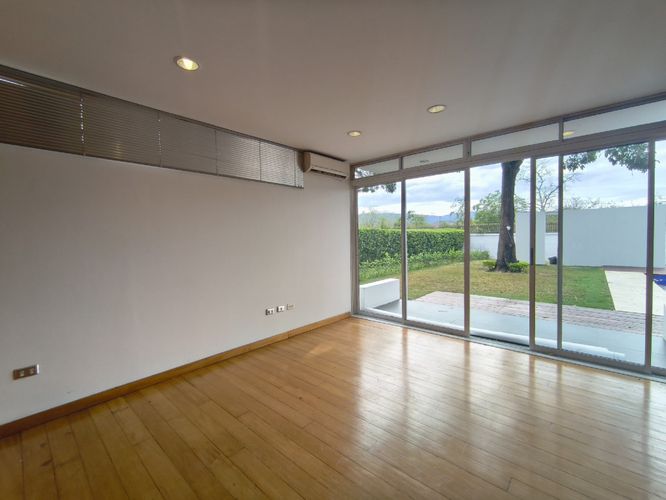 Casa de 5 alcobas en venta en La Riviera, Cúcuta, 350 m² · foto 3 de 19