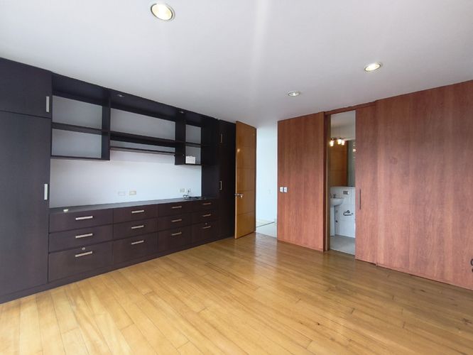 Casa de 5 alcobas en venta en La Riviera, Cúcuta, 350 m² · foto 4 de 19