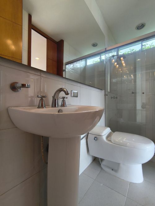 Casa de 5 alcobas en venta en La Riviera, Cúcuta, 350 m² · foto 5 de 19