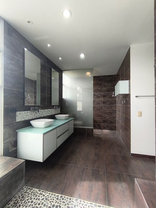 Casa de 5 alcobas en venta en La Riviera, Cúcuta, 350 m² · foto 8 de 19