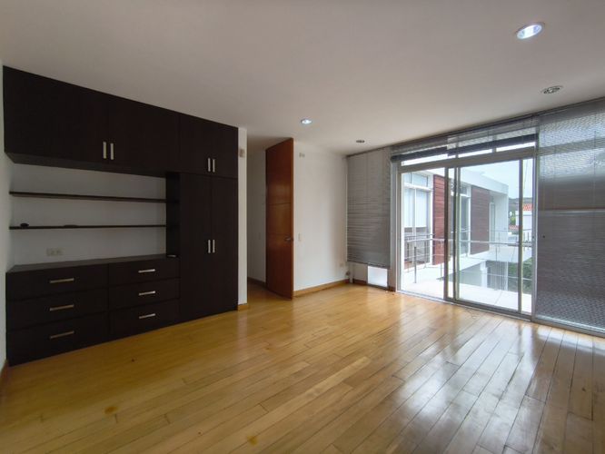 Casa de 5 alcobas en venta en La Riviera, Cúcuta, 350 m² · foto 10 de 19