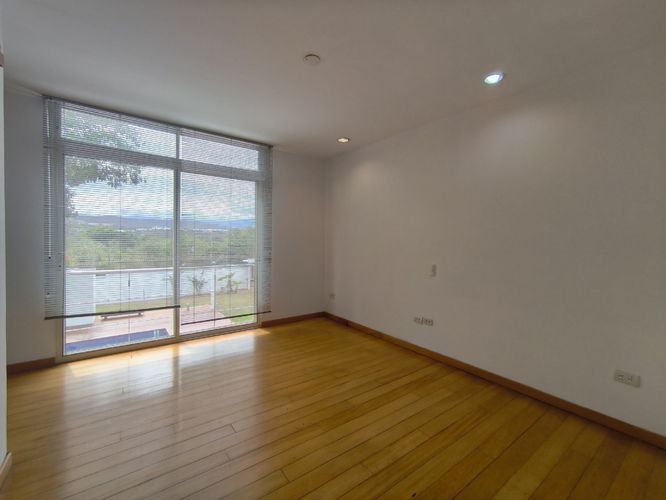 Casa de 5 alcobas en venta en La Riviera, Cúcuta, 350 m² · foto 13 de 19