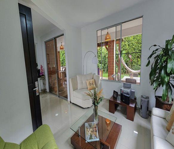 Casa de 3 alcobas en venta en Las Mercedes, Jamundí, 228 m² · foto 3 de 24