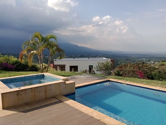 Casa de 4 alcobas en venta en San Antonio, Jamundí, 1735 m² · foto 5 de 24