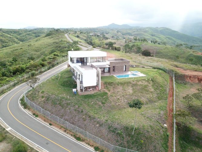Casa de 4 alcobas en venta en San Antonio, Jamundí, 1735 m² · foto 12 de 24