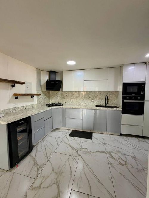 Apartamento de 4 alcobas en venta en Loma De La Doctora, Sabaneta, 98 m² · foto 2 de 16